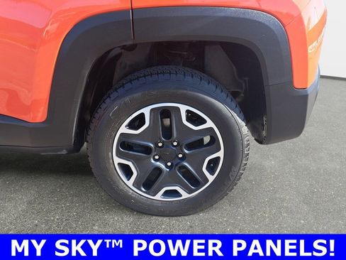Used 2017 Jeep Renegade Trailhawk w/ Premium Trailhawk Package image 36