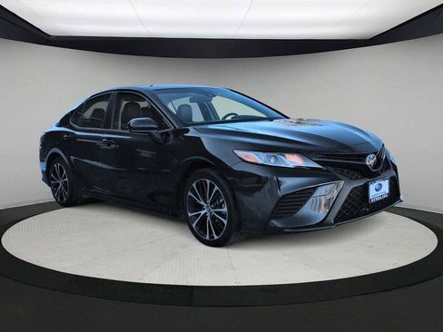 Used 2018 Toyota Camry L image 2