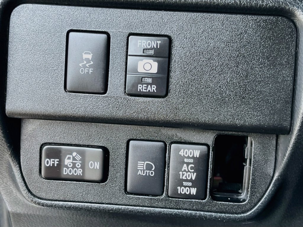 Used 2020 Toyota Tacoma TRD Sport w/ TRD Premium Sport Package AWD/4WD image 10