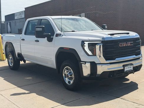Used 2024 GMC Sierra 2500 Pro w/ Fleet Convenience Package AWD/4WD image 4