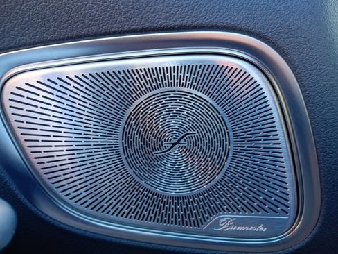 Used 2024 Mercedes-Benz GLC 300 4MATIC image 10