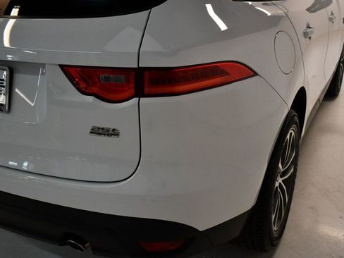 Used 2020 Jaguar F-PACE Premium image 17