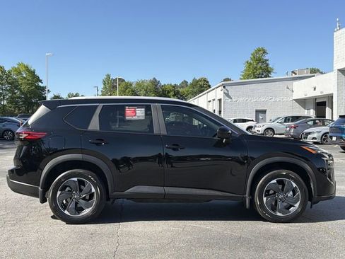 Used 2024 Nissan Rogue SV w/ SV Premium Package image 28