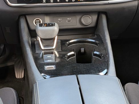 Used 2023 Nissan Rogue SV FWD image 19