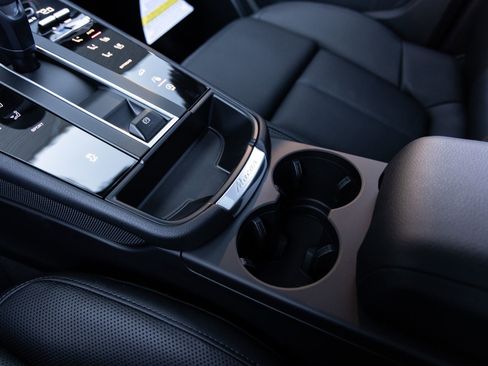 Certified 2026 Porsche Macan image 18