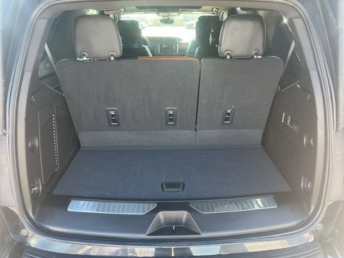Used 2023 GMC Yukon Denali Ultimate AWD/4WD image 9