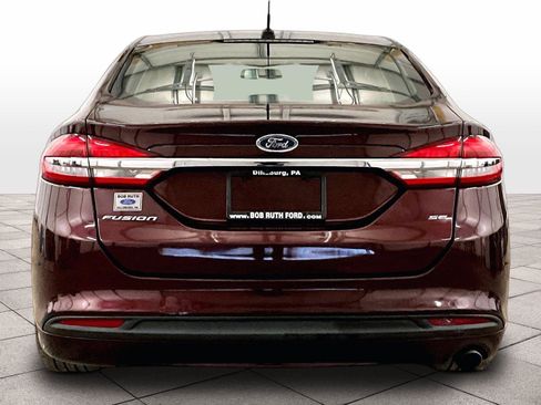 Used 2017 Ford Fusion SE image 4