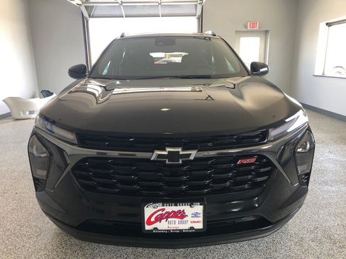 Used 2025 Chevrolet Trax RS w/ Sunroof Package FWD image 6