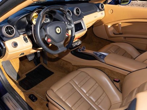 Used 2011 Ferrari California image 2