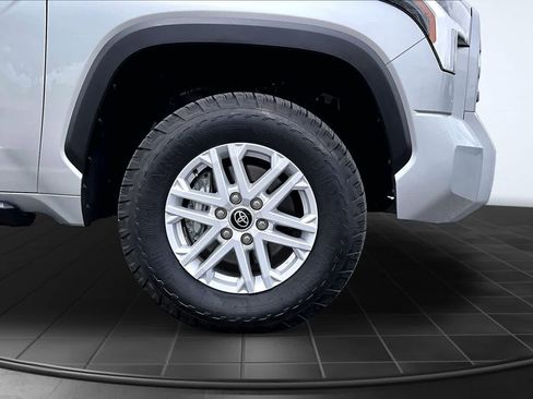 Used 2022 Toyota Tundra SR5 AWD/4WD image 34