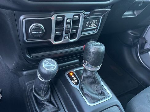 Used 2018 Jeep Wrangler Unlimited Sport S AWD/4WD image 17