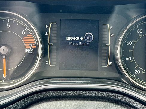 Used 2019 Jeep Cherokee Latitude Plus image 13