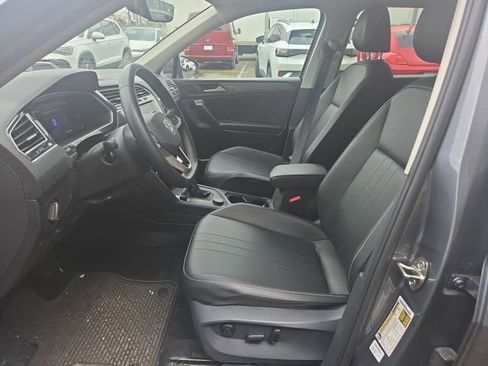 Certified 2022 Volkswagen Tiguan SE w/ Panoramic Sunroof Package image 10