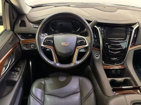Used 2020 Cadillac Escalade ESV Premium Luxury AWD/4WD image 4