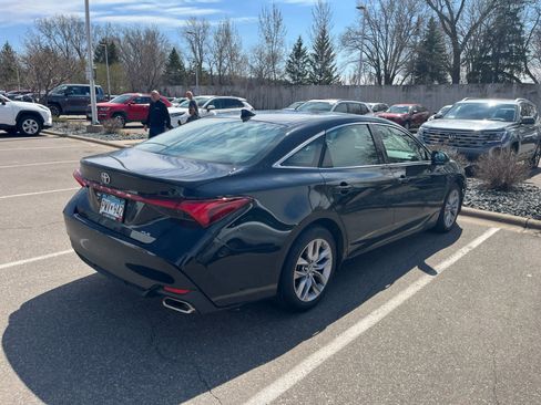 Used 2019 Toyota Avalon XLE w/ Moonroof Package FWD image 5