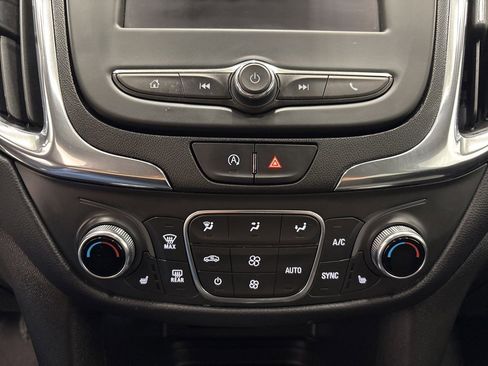 Used 2022 Chevrolet Equinox LT image 24