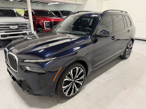 Used 2024 BMW X7 xDrive40i w/ M Sport Package image 4