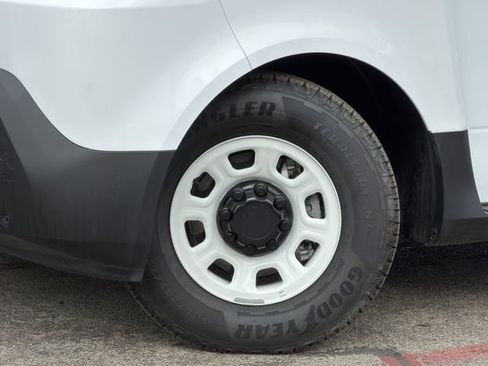 Used 2025 Chevrolet Brightdrop 600 w/ Power Door Package image 7