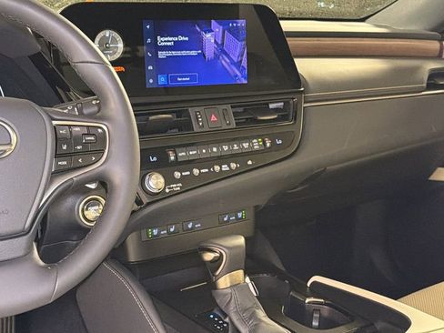 Certified 2025 Lexus ES 300h w/ Premium Package image 16