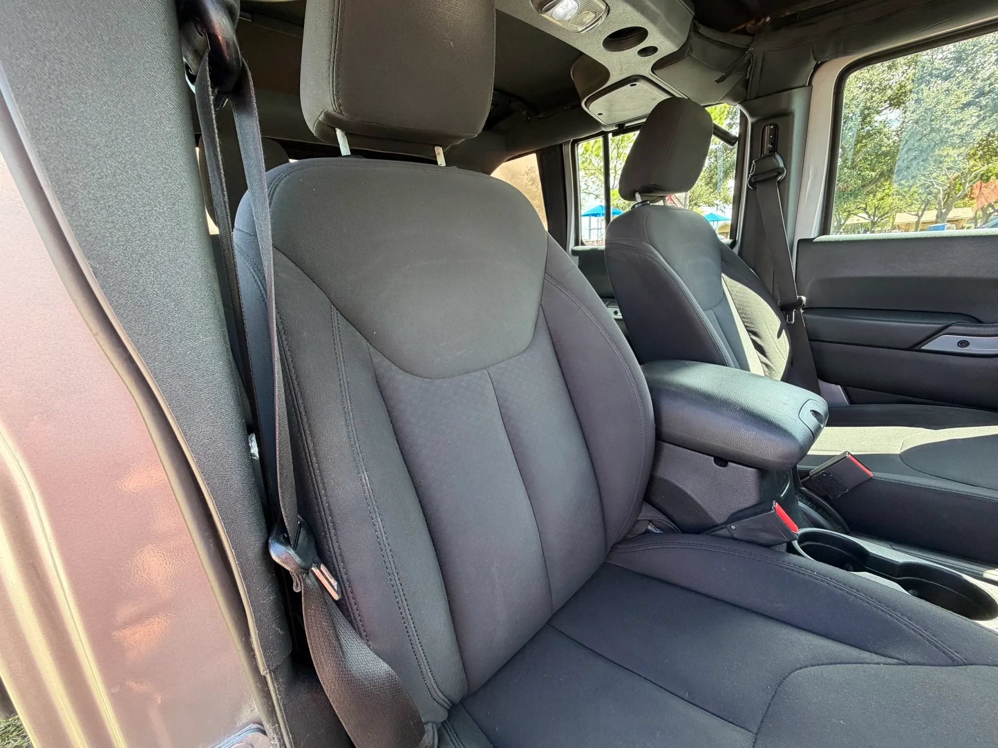 Used 2016 Jeep Wrangler Unlimited Sport w/ Connectivity Group AWD/4WD image 15