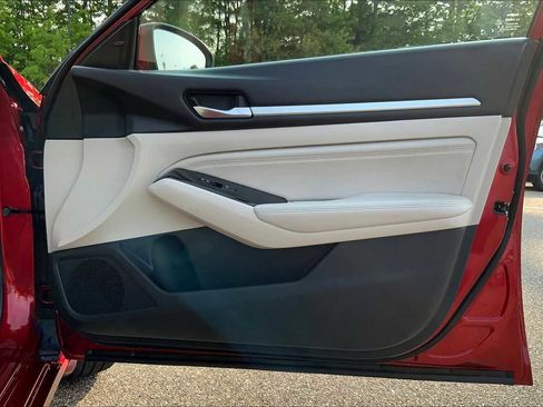 Used 2020 Nissan Altima 2.5 SV image 22