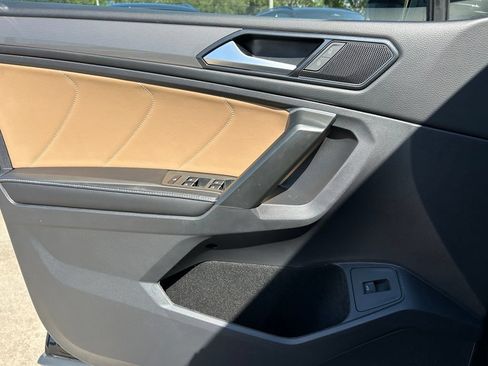 Certified 2024 Volkswagen Tiguan SE FWD image 18