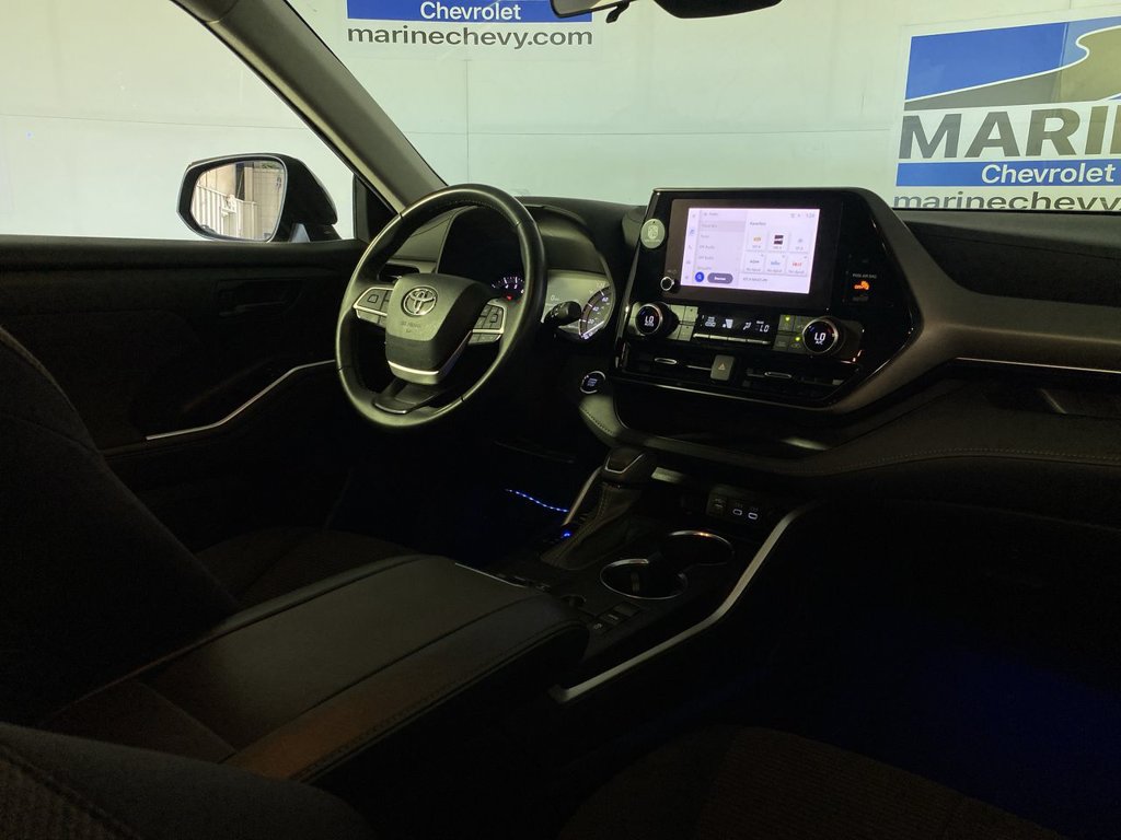 Used 2023 Toyota Highlander LE FWD image 26