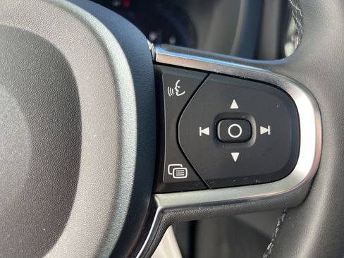 Used 2024 Volvo XC60 B5 Core image 8