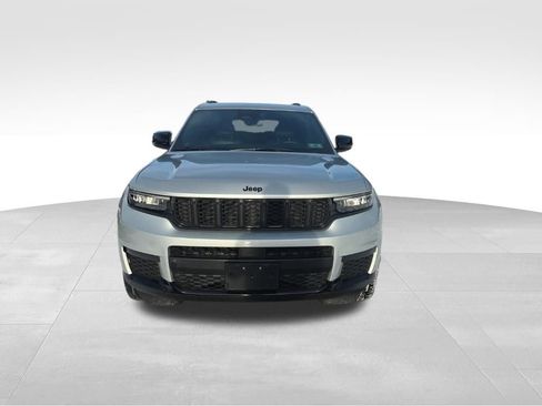 Used 2023 Jeep Grand Cherokee L Laredo image 2