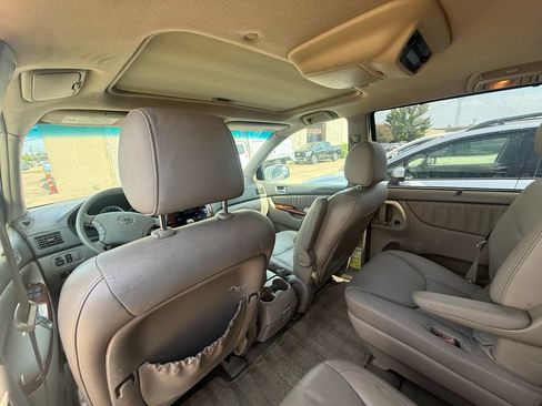 Used 2004 Toyota Sienna XLE w/ XLE Pkg 10 FWD image 10