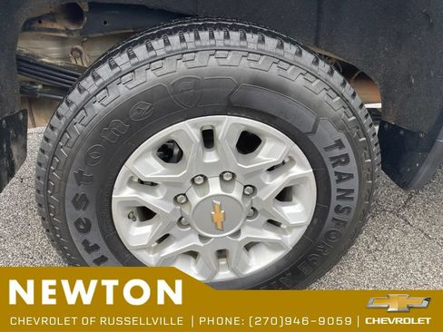 Used 2024 Chevrolet Silverado 2500 LT AWD/4WD image 17
