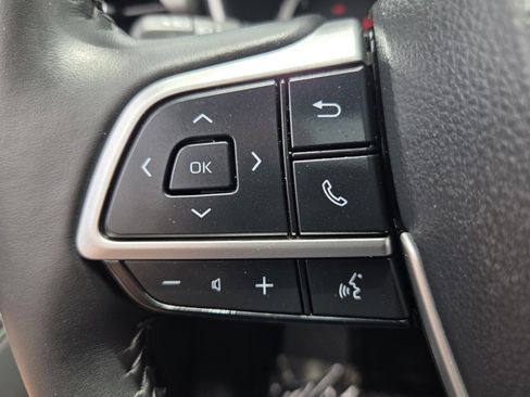 Used 2024 Toyota Highlander XLE AWD/4WD image 29