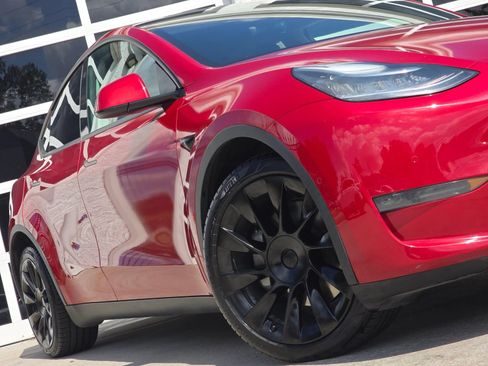 Used 2021 Tesla Model Y Long Range AWD/4WD image 11