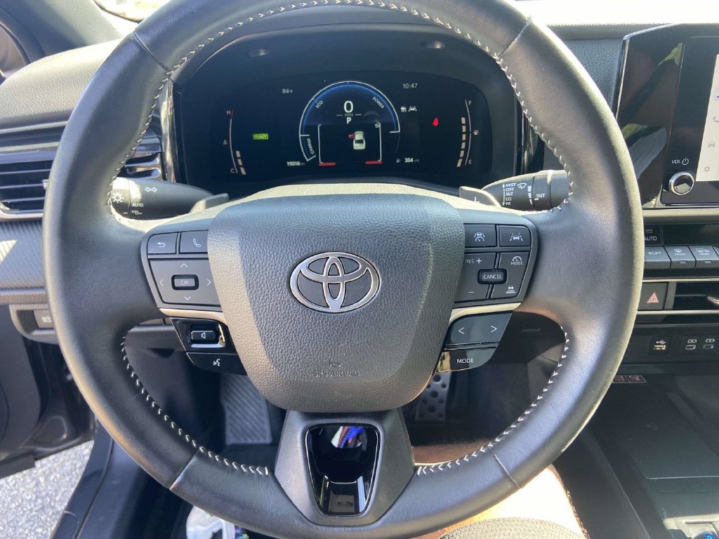 Used 2025 Toyota Camry SE w/ Convenience Package FWD image 36