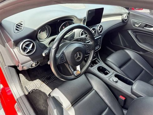 Used 2018 Mercedes-Benz CLA 250 image 10
