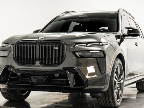 Used 2025 BMW X7 M60i image 5