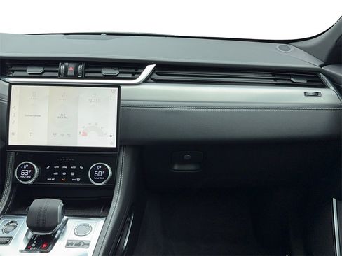 Used 2024 Jaguar F-PACE R-Dynamic S image 19