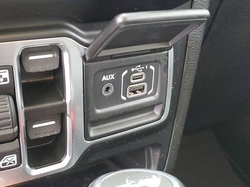 Used 2021 Jeep Wrangler Unlimited Sahara image 21