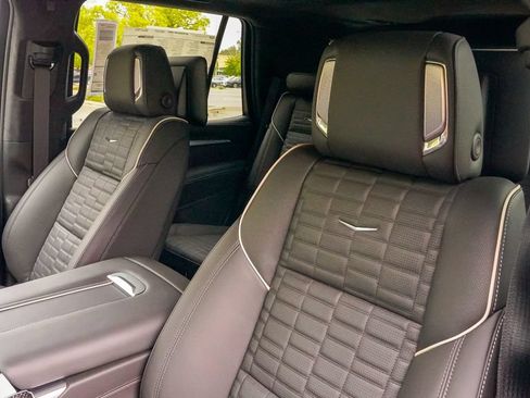 New 2026 Cadillac Escalade V AWD/4WD image 17