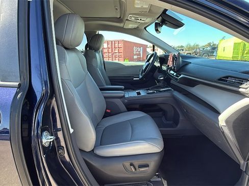 Used 2023 Toyota Sienna XLE image 33