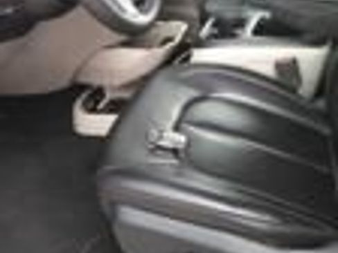 Used 2023 Chrysler Pacifica Touring-L FWD image 33