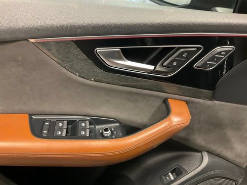 Used 2017 Audi Q7 3.0T Prestige w/ Prestige Package AWD/4WD image 16