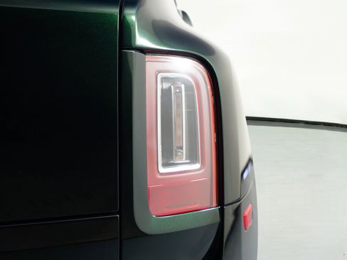 Used 2023 Rolls-Royce Cullinan w/ Cullinan Package image 15