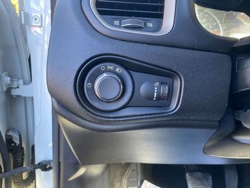 Used 2016 Jeep Renegade Sport w/ Power & Air Group image 9