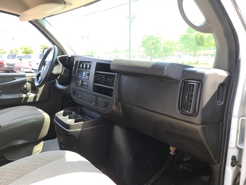 Used 2015 Chevrolet Express 2500 RWD image 11