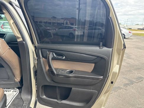 Used 2014 GMC Acadia SLT image 17