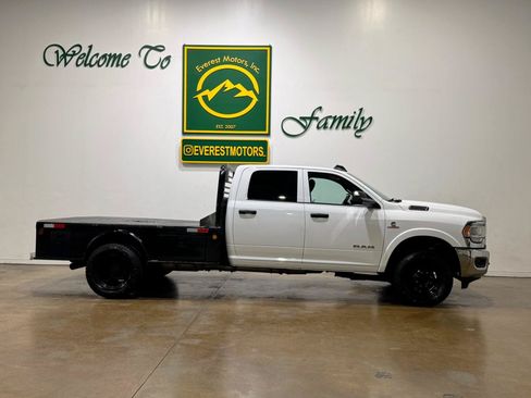 Used 2021 RAM 3500 Tradesman w/ Chrome Appearance Group AWD/4WD image 9