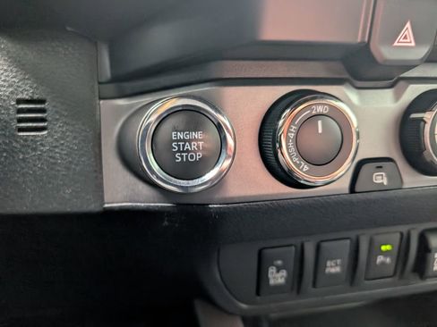 Used 2020 Toyota Tacoma TRD Off-Road image 19