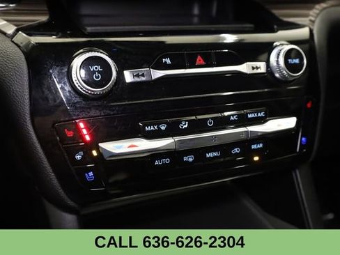 Used 2023 Ford Explorer Limited image 21