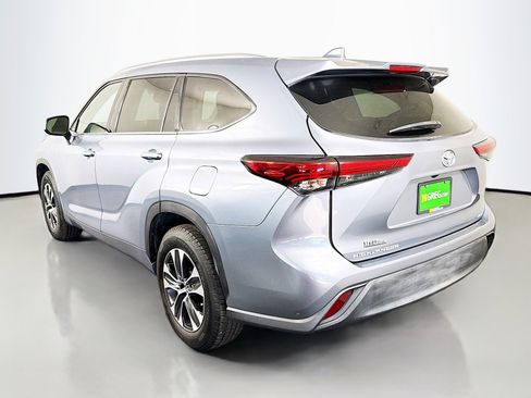 Used 2021 Toyota Highlander XLE image 7